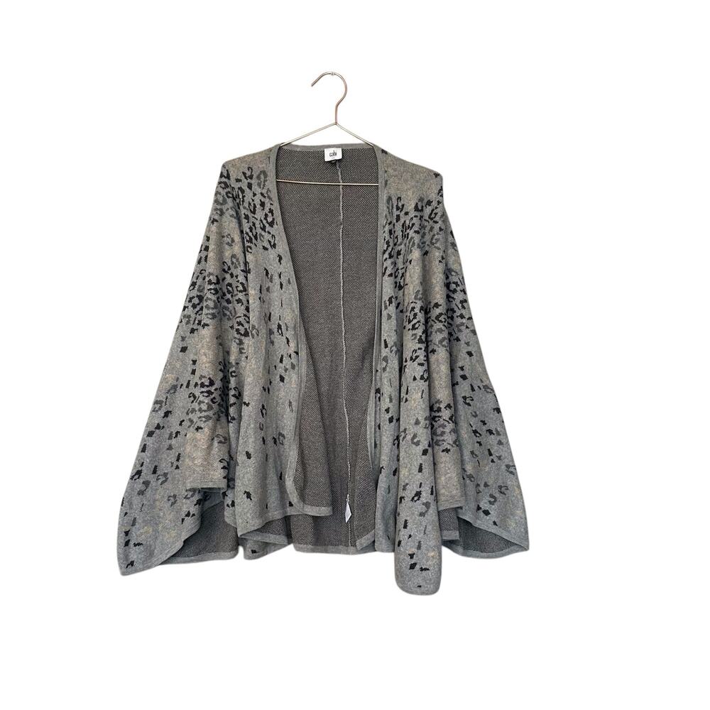 Cabi Gigi knit cape gray animal print one size